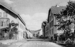 À gauche la maison de la famille Petitdidier, face à la gendarmerie, rue de Saint-Dié (aujourd'hui rue E. Mathis).